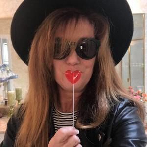 Meet your Posher, Liz